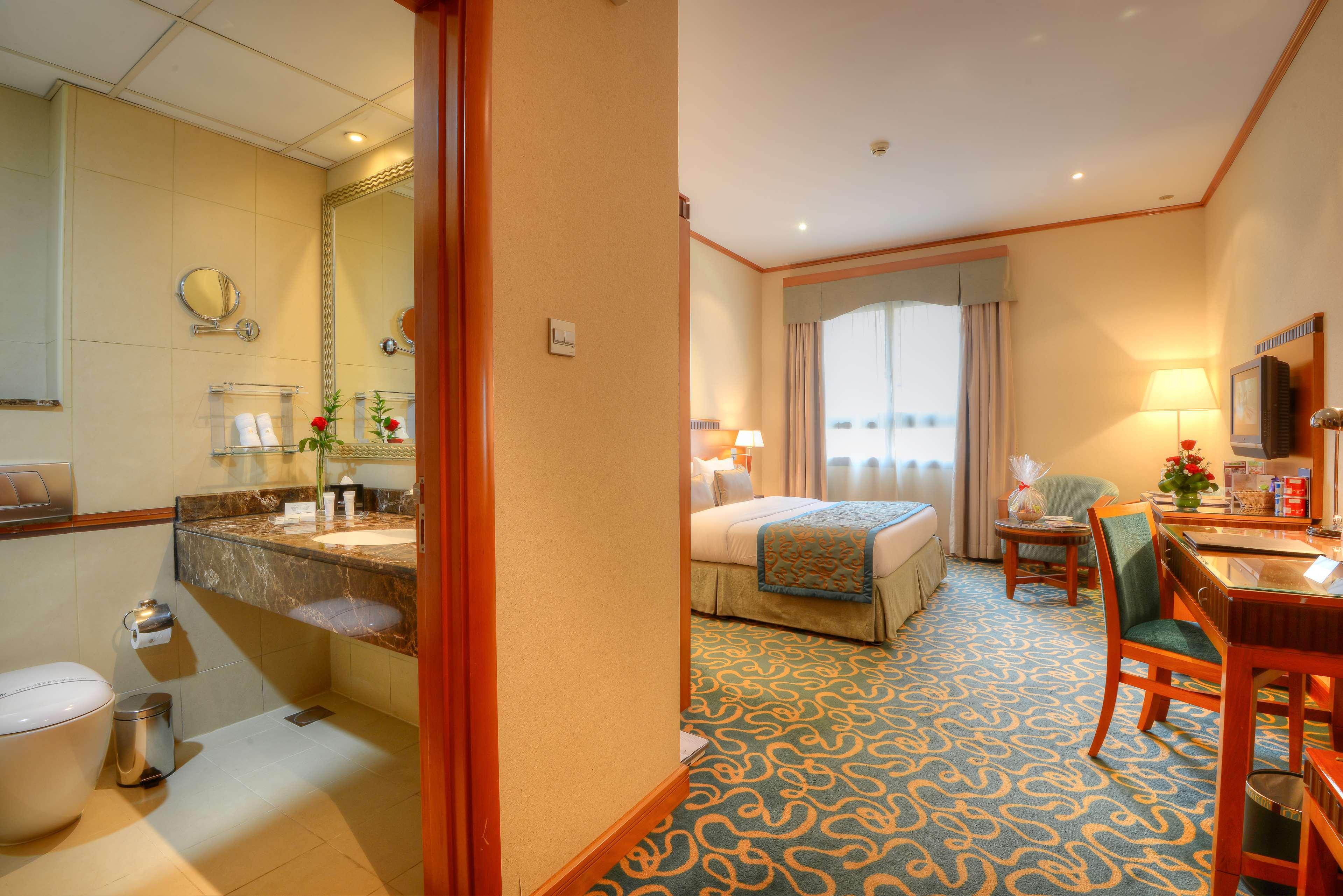 Golden Tulip Hotel Al Barsha Dubai Exterior foto