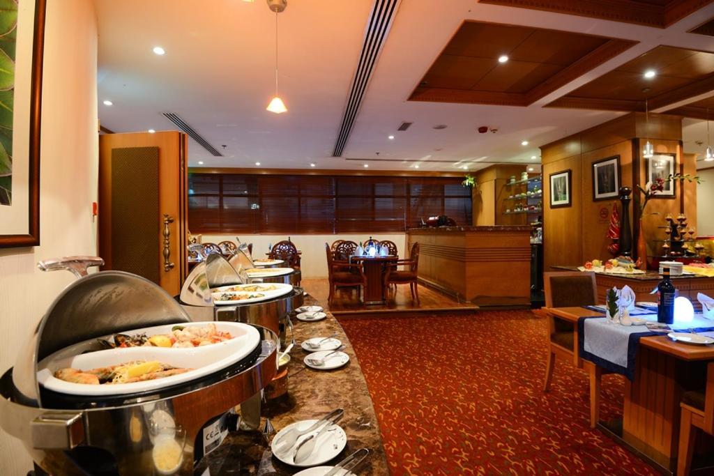 Golden Tulip Hotel Al Barsha Dubai Exterior foto