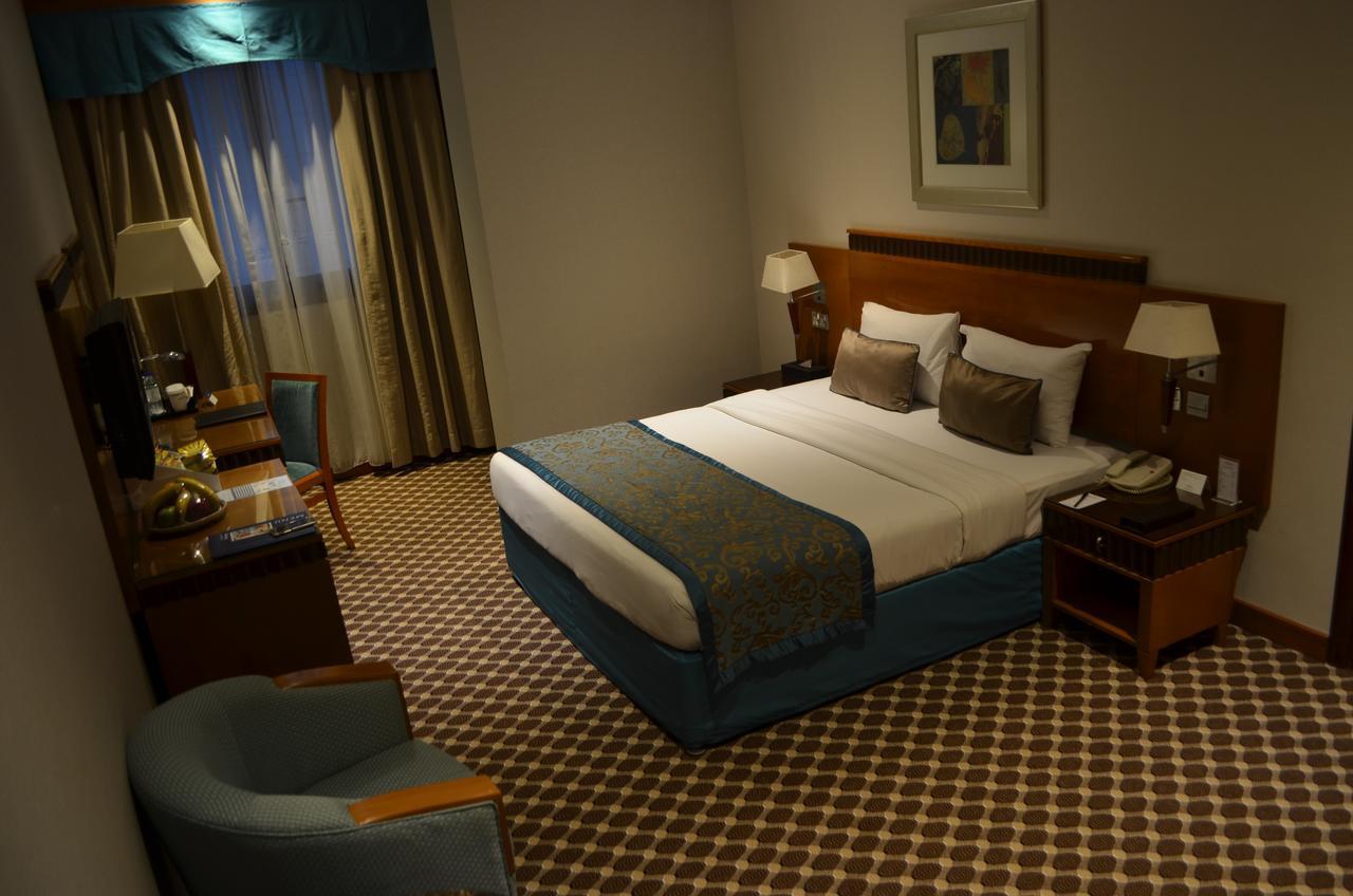 Golden Tulip Hotel Al Barsha Dubai Exterior foto